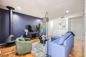 Your Comfy King Suite Getaway - Sleeps 4 - Pool, Prkg